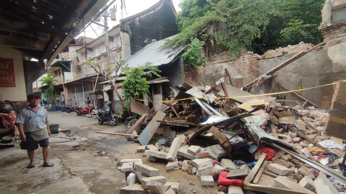 Penyebab Bangunan Tua Roboh Hingga 1 Korban Tewas di Semarang, Polisi: Dinding Lapuk Karena Usia
