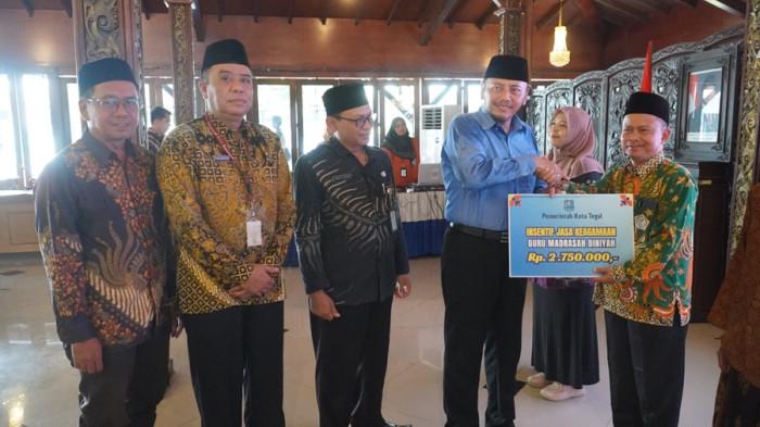 Kabar Gembira, Insentif Guru Madrasah TPQ dan Pesantren di Kota Tegal Naik Rp2,2 Juta