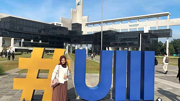 Mahasiswi Pascasarjana UIN Saizu Torehkan Prestasi Internasional di AICIS+ 2025