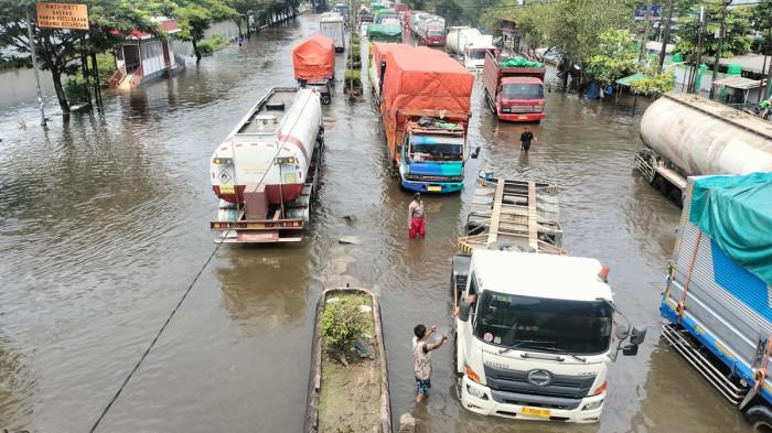 10 Hari Jalur Pantura Lumpuh, Pengusaha Truk Rugi Puluhan Juta Per Unit