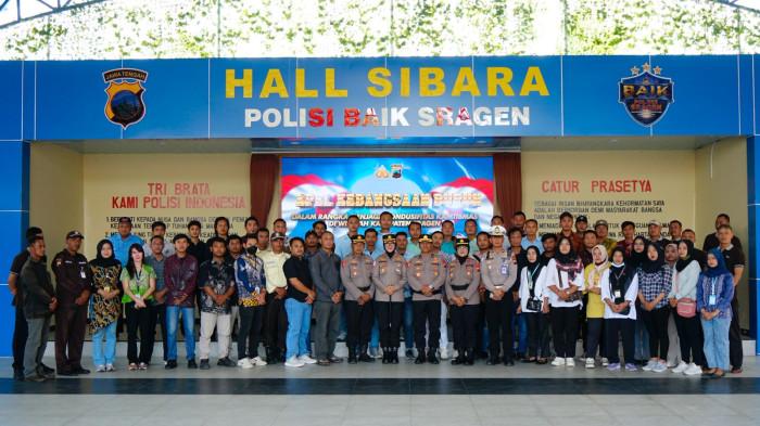 Kegiatan tersebut dipimpin langsung oleh Kapolres Sragen AKBP Dewiana Syamsu Indyasari, diikuti sekitar 140 perwakilan buruh dari berbagai perusahaan besar di Sragen, di antaranya PT Glory Industrial Semarang, Sragen, PT Delta Merlin Sandang Tekstil I, PT Hwashin Global Indonesia, PT Japfa Comfeed Indonesia, PT Bintang Asahi Textila Industri, PT Shesin Sragen Indonesia, dan PT Combine Will Industri Indonesia.