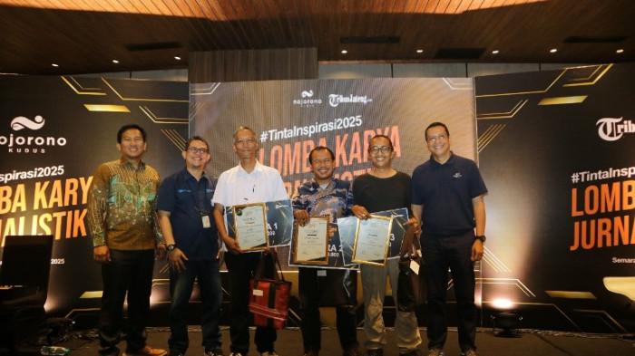 Tiga pemenang utama dari ajang kompetisi lomba karya jurnalistik Tinta Inspirasi 2025
