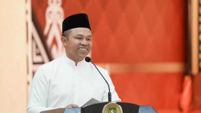 TERJARING OTT - Gubernur Riau Abdul Wahid. Sesuai informasi, Abdul Wahid menjadi satu dari 10 orang yang terjaring OTT KPK pada Senin (3/11/2025) malam di Provinsi Riau.