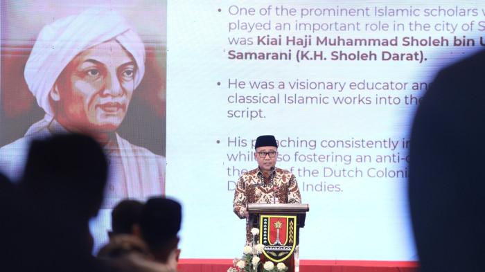 PAHLAWAN NASIONAL - Wakil Wali Kota Semarang, Iswar Aminuddin memberikan sambutan dalam gelaran International Seminar on“The Legacy of KH Sholeh Darat for Indonesian Independence as the Basis for Proposal of the National Hero Title” di Ballroom Rama Shinta, Patra Semarang Hotel & Convention.