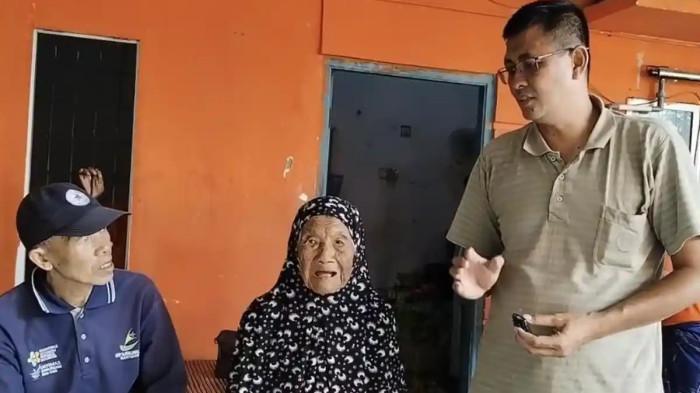 NGAKU DIUSIR - Muhammad dan Solhah, ibu dan anak, warga Ogan Ilir Sumatera Selatan yang mengaku diusir oleh istri. Keduanya pergi dari rumah dan tinggal di Yayasan Bagus Mandiri Insan Palembang.