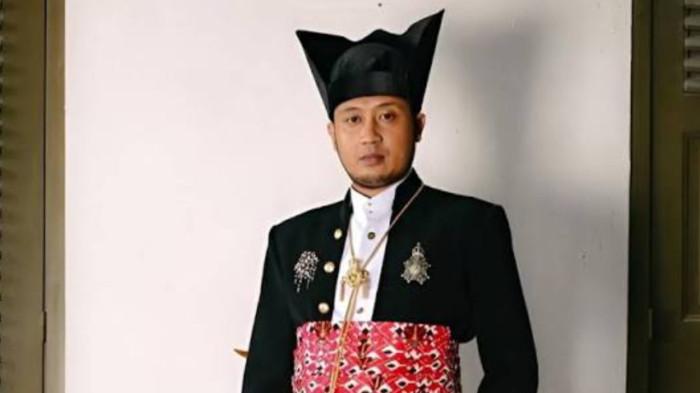 PUTRA RAJA- KGPH Hangabehi adalah putra tertua Pakubuwono XIII. Ia anak dari istri kedua Raja Keraton Solo