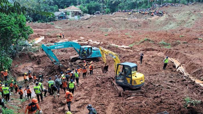 20251115_Operasi pencarian korban hilang longsor Cilacap 2