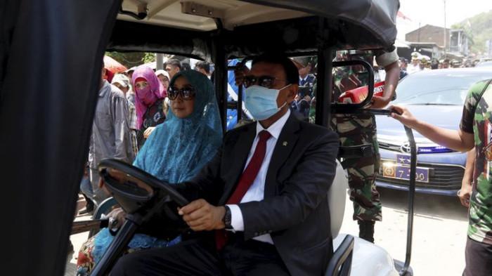 ISTRI WIRANTO - Dokumentasi Menteri Koordinator Bidang Politik Hukum dan Keamanan, Wiranto bersama istri, Rugaiya Usman. Istri Wiranto meninggal pada Minggu (16/11/2025) sore di Bandung Jawa Barat.