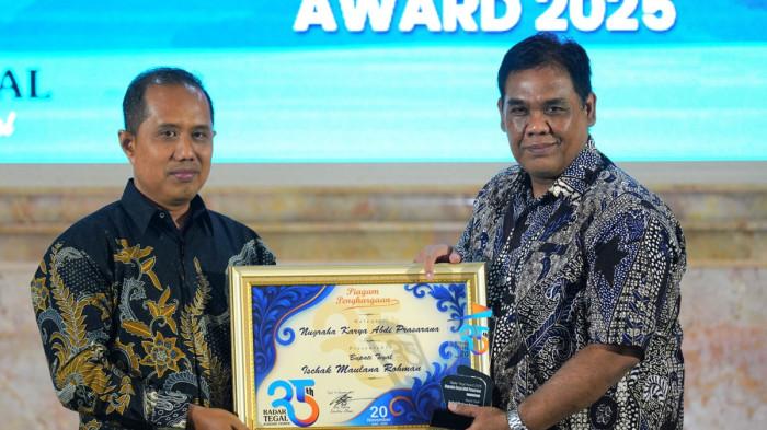 Bupati Tegal Raih Penghargaan Nugraha Karya Abdi Prasarana