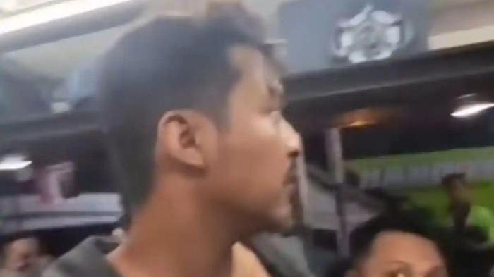 "Aku Rasulullah" Pria Berambut Ikal Ngaku Nabi Bikin Gaduh Terminal Bungurasih, Apakah ODGJ?