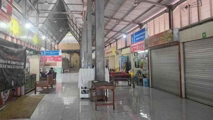 Tangis Sumarlan Pedagang Colo Kudus: "Dulu Rp100 Ribu Mudah, Kini Sulit Cari Rp20 Ribu"