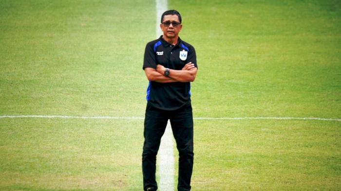 PELATIH PSIS - Jafri Sastra secara resmi diperkenalkan sebagai pelatih baru PSIS Semarang di sisa kompetisi Pegadaian Championship 2025/2026. Jafri ditunjuk menggantikan Ega Raka Ghalih yang telah dipecat beberapa hari sebelumnya.