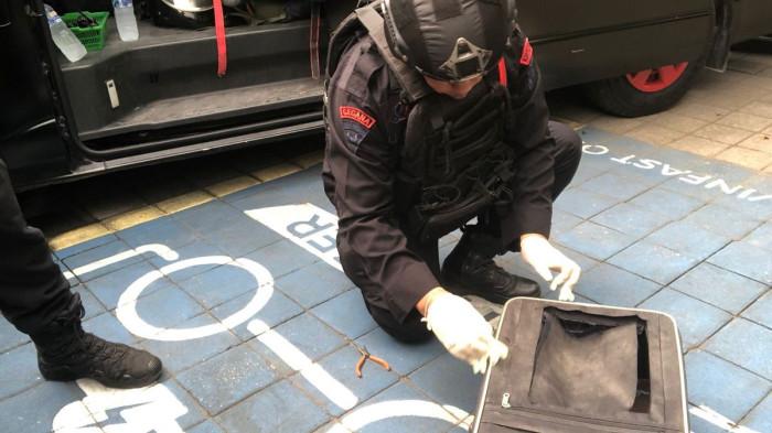 20251122_memeriksa koper mencurigakan