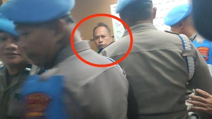 DIPECAT - Ajun Komisaris Besar Polisi (AKBP) Basuki dipecat dari kepolisian setelah diketahui memiliki wanita idaman lain seorang dosen Untag Semarang Dwinanda Linchia Levi tanpa ikatan pernikahan resmi.