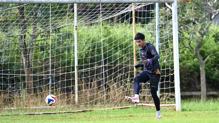 PERSIAPAN - Kiper PSIS Semarang Mario Fabio Londok menjalankan latihan, Rabu (21/1/2026). Ini menjadi agenda persiapan jelang laga PSIS Semarang melawan Persela Lamongan pada Sabtu (24/1/2026).