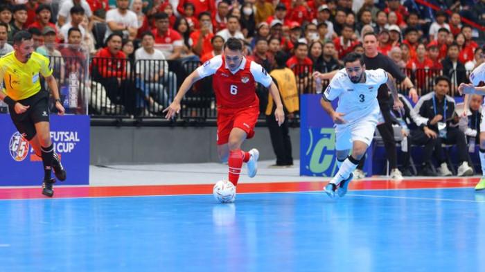 TIMNAS - Pemain timnas futsal Indonesia Samuel Eko menggiring bola pada laga Indonesia vs Irak dalam ajang AFC Futsal ASIAN CUP 2026 di Indonesia Arena, Jakarta Pusat, Sabtu (31/1/2026). Indonesia berada di puncak grup.