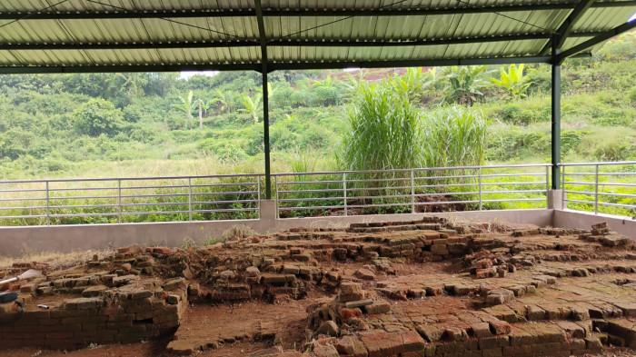 CANDI BATA - Penampakan Candi Bata Gringsing yang berada di Desa Sawangan, Kecamatan Gringsing, Kabupaten Batang yang terbengkalai.