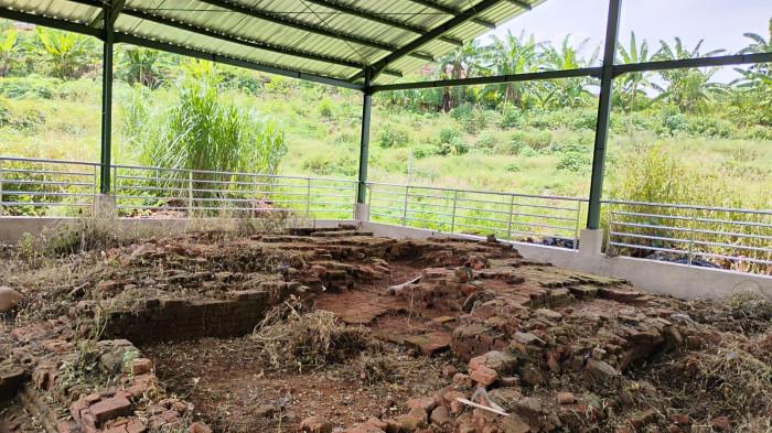 CANDI BATA - Penampakan Candi Bata Gringsing yang berada di Desa Sawangan, Kecamatan Gringsing, Kabupaten Batang yang terbengkalai. Dok Disdikbud Batang