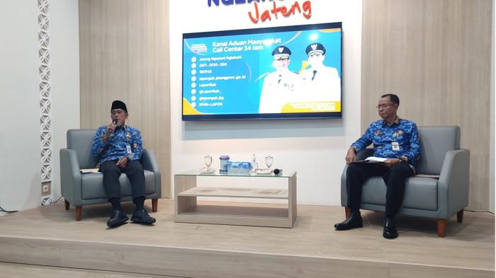 MEMILIH RELAKSASI - Sekretaris Daerah (Sekda) Pemerintah Provinsi Jawa Tengah, Sumarno (kiri) Kepala Badan Pengelola Pendapatan Daerah (Bapenda) Provinsi Jawa Tengah Muhammad Masrofi (Kanan) menjelaskan soal relaksasi pajak opsen dalam konferensi pers di Gedung Pemprov Jateng, Kota Semarang, Jumat (13/2/2026).