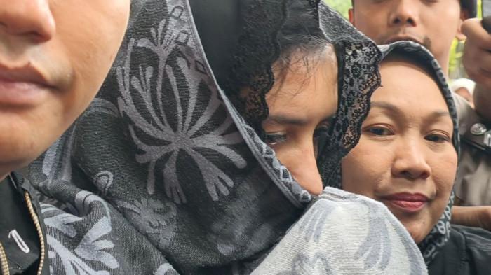 DITAHAN KPK - Bupati Pekalongan, Fadia Arafiq ditahan seusai ditetapkan sebagai tersangka di Gedung Merah Putih KPK, Jakarta, Rabu (4/3/2026).