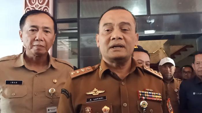 LARANGAN MEDIA - Gubernur Jawa Tengah Ahmad Luthfi saat menegaskan tidak pernah memberikan instruksi kepada siapa pun, untuk melarang media meliput kegiatan pemerintah saat dirinya melakukan kunjungan ke Kabupaten Pekalongan, Senin (9/3/2026).