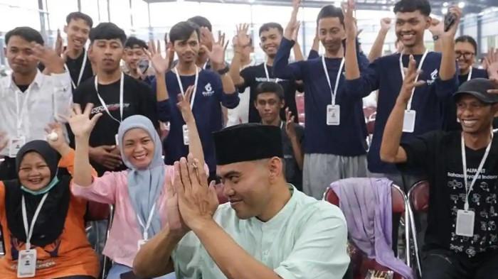 Muhammad Suryo pemilik perusahaan rokok HS di Magelang akan memberangkatkan 150 karyawannya untuk beribadah umroh ke Tanah Suci tahun ini.