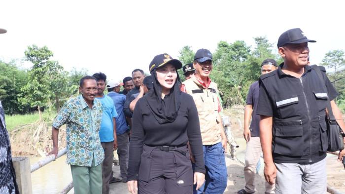 20260329_Bupati Brebes Paramitha Widya Kusuma tinjau banjir_2