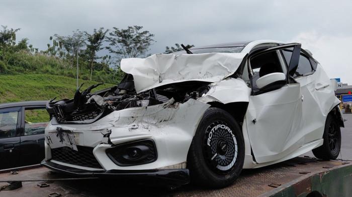 RINGSEK - Kondisi kendaraan yang terlibat kecelakaan beruntun di kawasan Exit Tol Bawen, Senin (4/5/2026)