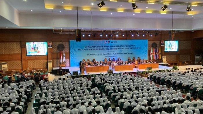 Kuliah Perdana 3.894 Mahasiswa Angkatan 2023/2024 UPGRIS, Ini Pesan Rektor dan Ketua PGRI Jateng