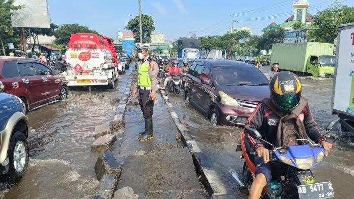 Kaligawe Banjir, Pemudik Lintasi Semarang Dialihkan ke Jalur Alternatif