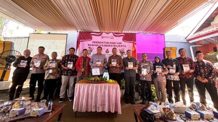 Inovasi Literasi, Bawaslu Batang Rilis Buku SDM Pengawasan Adhoc