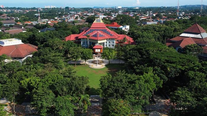 Gedung kampus Unnes Semarang