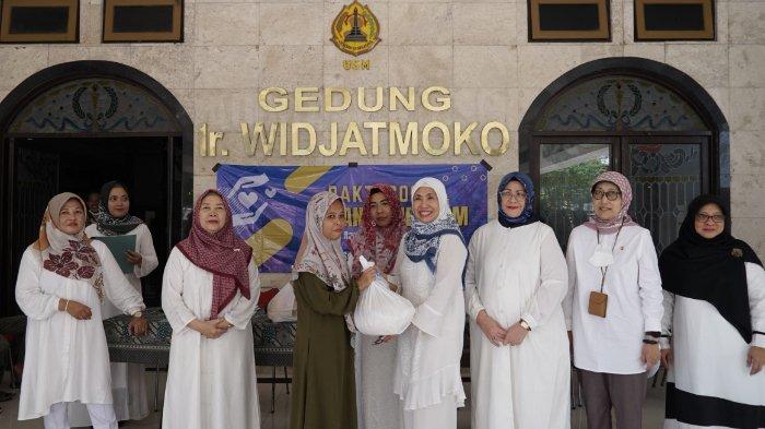Berkah Bulan Ramadan, Ikatan Ibu-Ibu USM Gelar Bakti Sosial