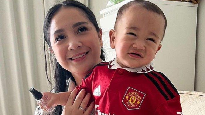 Nagita Slavina Kena Tegur Sus Rini Bawahannya, Beri Makan Sembarangan ke Rayyanza Cipung