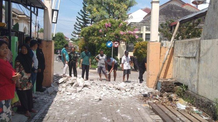 Warga Tanjungsari Bersyukur Tembok Pembatas Perumahan SBI Semarang Dibongkar
