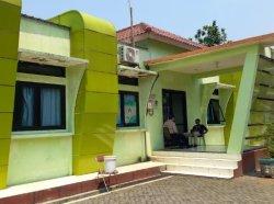 BREAKING NEWS : Petugas Kejari Pakai Rompi Satuan Khusus Geledah Kantor KONI Kudus
