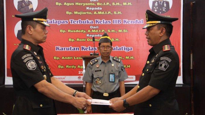 Pimpin Sertijab 3 Kepala UPT, Kadiv Administrasi : Berikan Kinerja Terbaik
