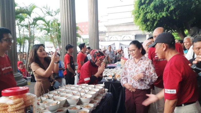Meriahnya Soto Vaganza, Ribuan Warga Rebutan Soto Semarang di Halaman Balai Kota