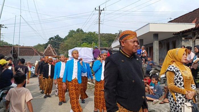 Meriah dan Sakral, Tradisi Apitan Sugihmanik Grobogan Diwarnai Kirab Pusaka Sunan Kalijogo