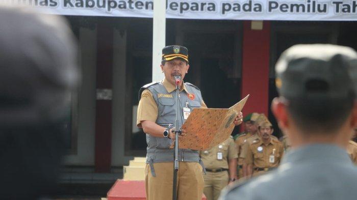 Sekda Jepara Kukuhkan Ribuan Satlinmas. Siap Amankan Pemilu 2024