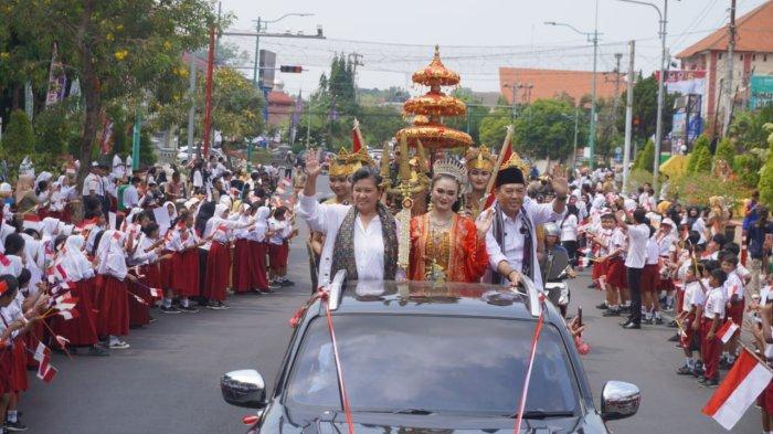Pelajar dan Masyarakat Sambut Kirab Ratu Kalinyamat di Jepara Seusai Ditetapkan Pahlawan Nasional
