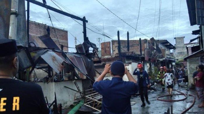 "Kami Hanya Selamatkan Diri" Tiga Rumah Ludes Tak Bersisa Dilalap Api saat Mati Lampu