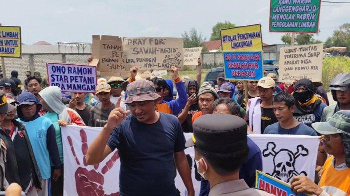 "Ono Ramon Star, Petani Ora Mangan": Warga Langgenharjo Protes Pabrik Limbah B3 di Pati