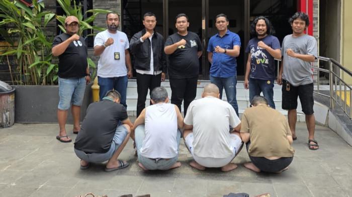 WARGA ASING - Polisi menangkap empat warga negara asing asal Cina yang melakukan pencurian dengan spesialisasi pembobol brangkas di Kota Semarang, Kabupaten Semarang dan Klaten. Selama beraksi di Indonesia mereka mampu menggasak uang hingga miliaran rupiah, Senin, 3 November 2025.
