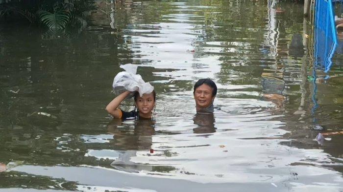 Dua Warga Semarang Tewas Tenggelam Saat Banjir, Termasuk Seorang Anak di Genuk