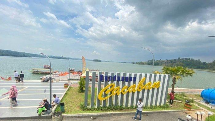 WADUK CACABAN: Suasana di area Objek Wisata Waduk Cacaban, Kecamatan Kedungbanteng, Kabupaten Tegal, Sabtu (4/3/2023). Pemkab Tegal akan membangun camping ground di area Waduk Cacaban pada 2026 untuk meningkatkan jumlah wisatawan. (Dok)