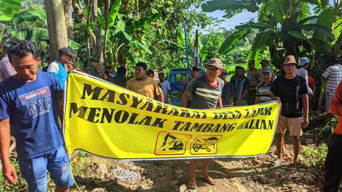 Detik-detik Warga Desa Lahar Pati Geruduk Lokasi Tambang Galian C