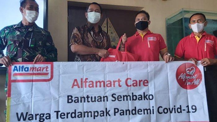Alfamart Bagikan 20 Ribu Paket Sembako untuk Masyarakat Terdampak Covid-19