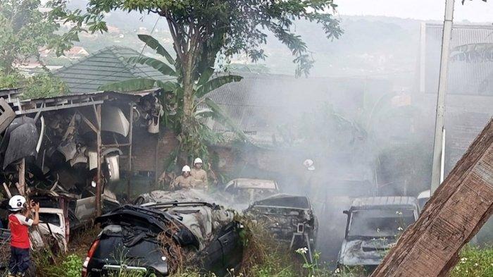 Bengkel Mobil Semarang Terbakar, 6 Mobil Ludes Tinggal Kerangka