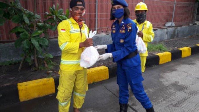 Hari Kartini, Ditpolairud Jateng Bagikan Sembako kepada Warga Terdampak Pandemi Covid-19